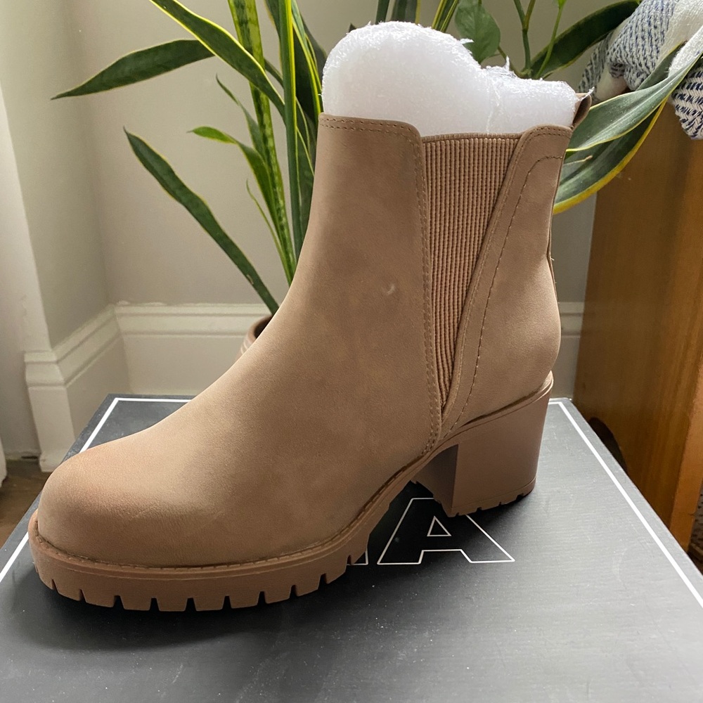 MIA heels size 6 1/2 in brown
